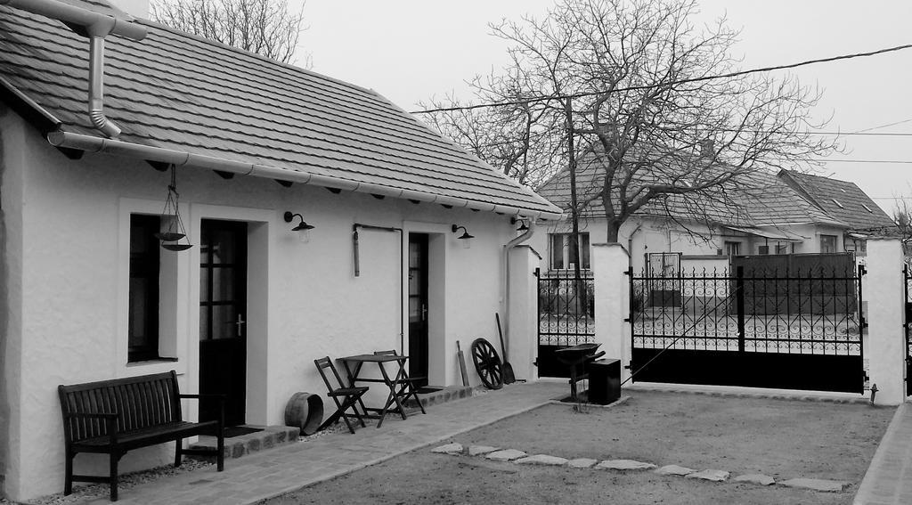 Szent Ivan Vendeghaz Tata Exterior photo