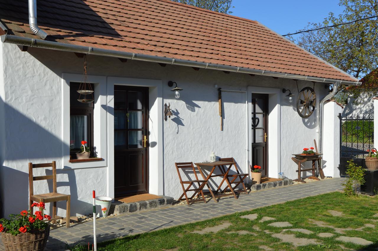 Szent Ivan Vendeghaz Tata Exterior photo